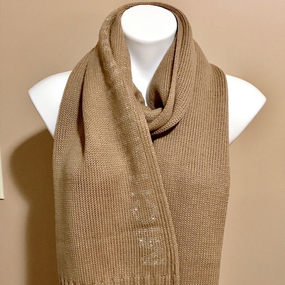 Michael Kors Accessories - NWOT Michael Kors Knit Scarf 🧣